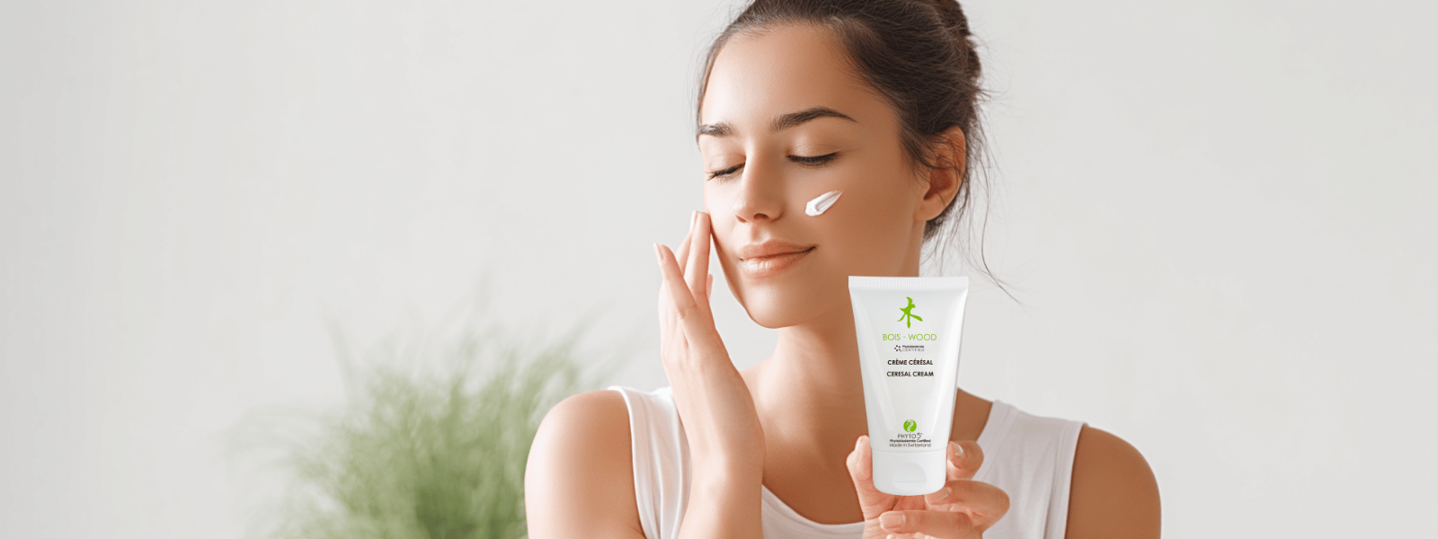 The Wood Day Cream demo on the face