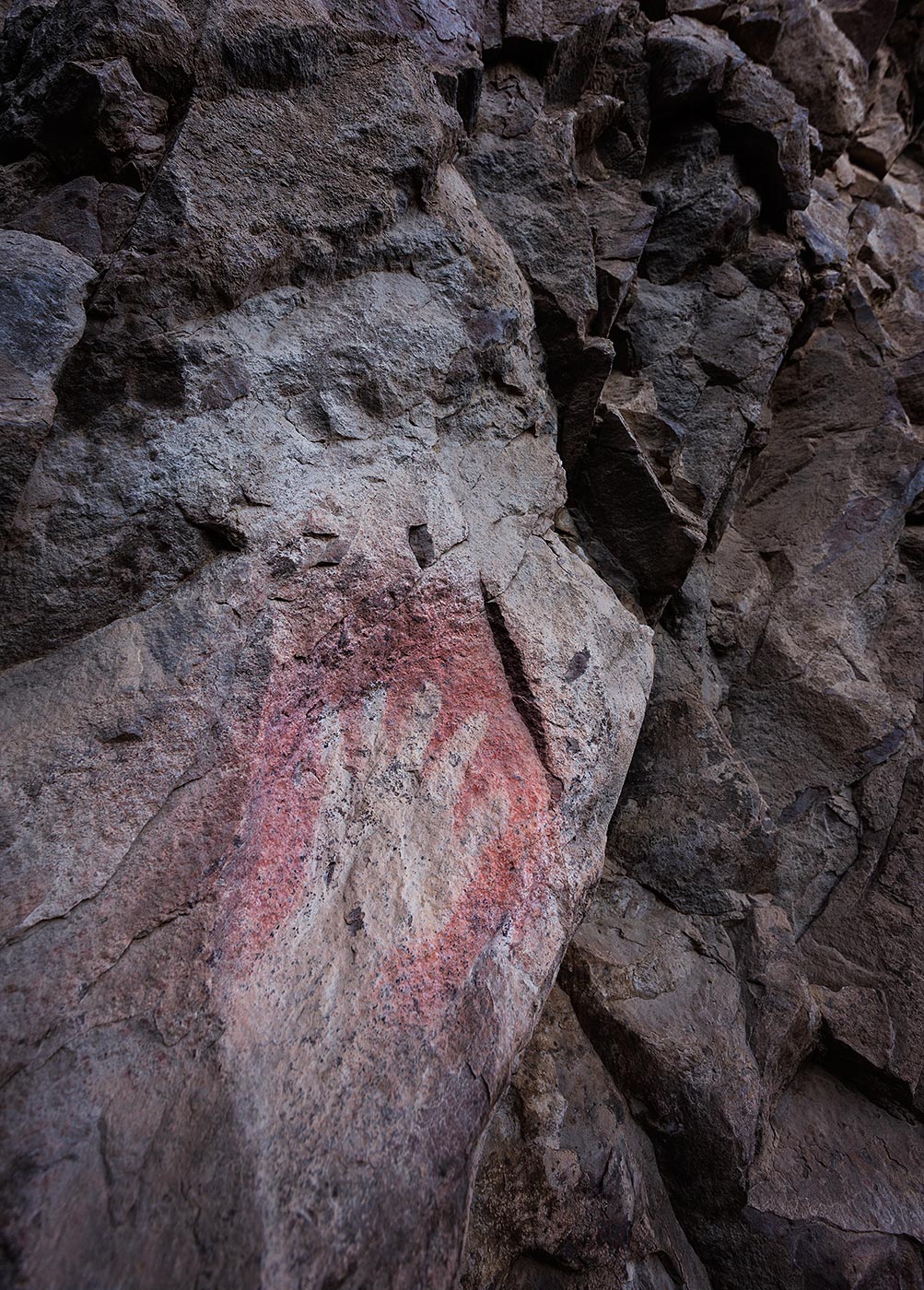 Ancient-Cultures_ABP_Apache-Canyon_pictograph-hand2.jpg