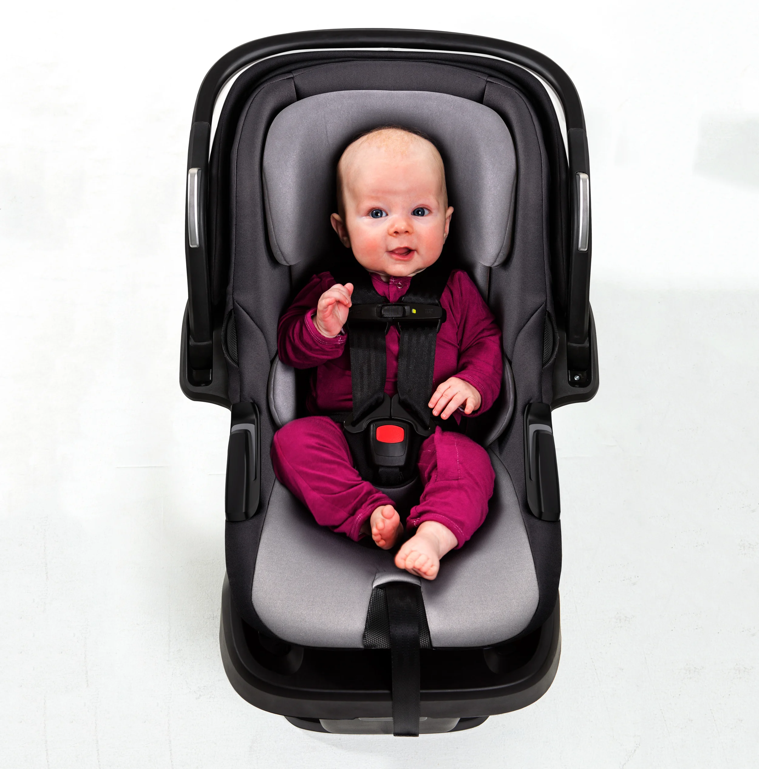 infant_car_seat_lifestyle_front.jpg
