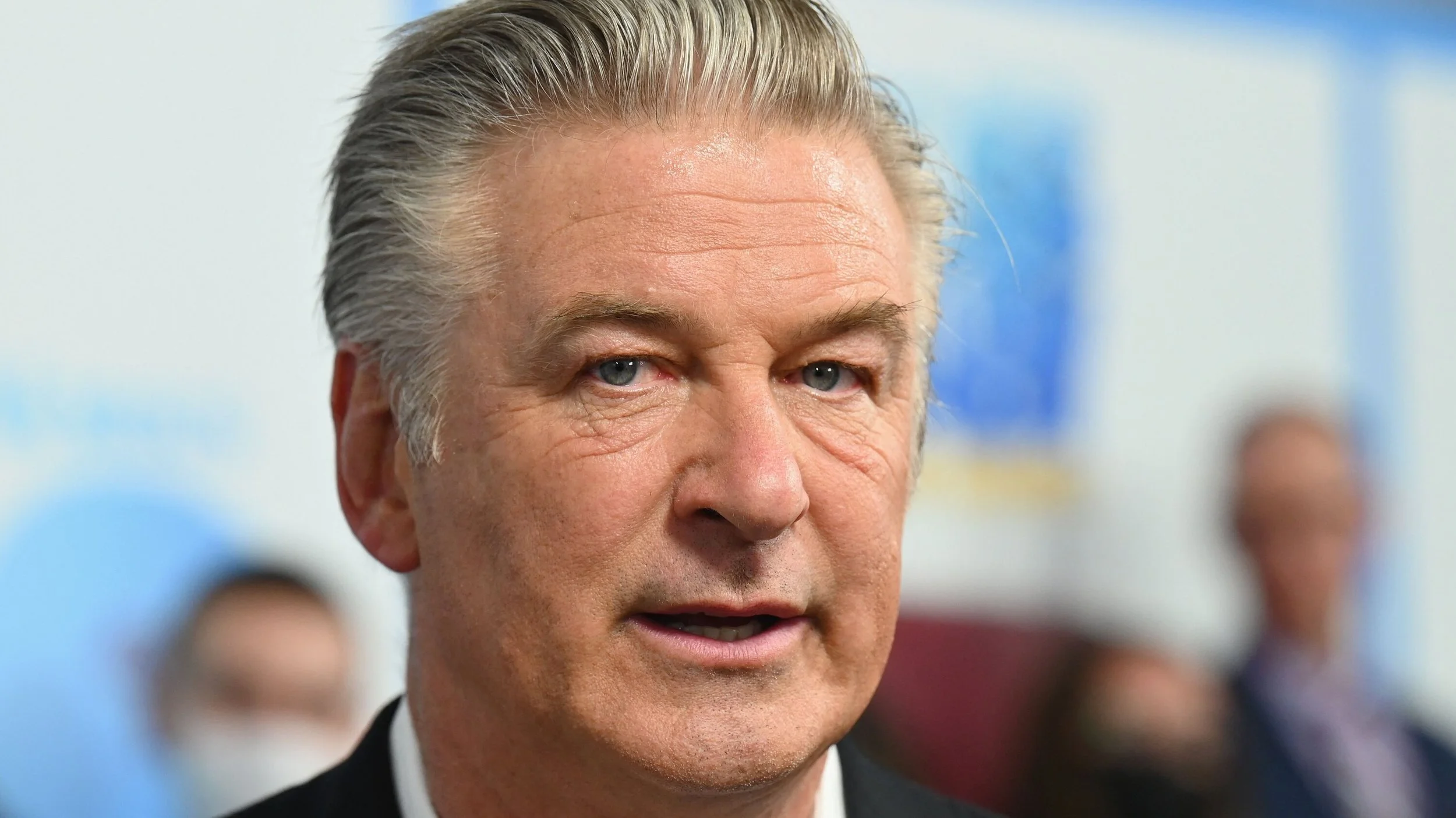 News: Alec Baldwin inadvertently killed a cinematographer and injured the director on the set of his new movie while using a prop gun