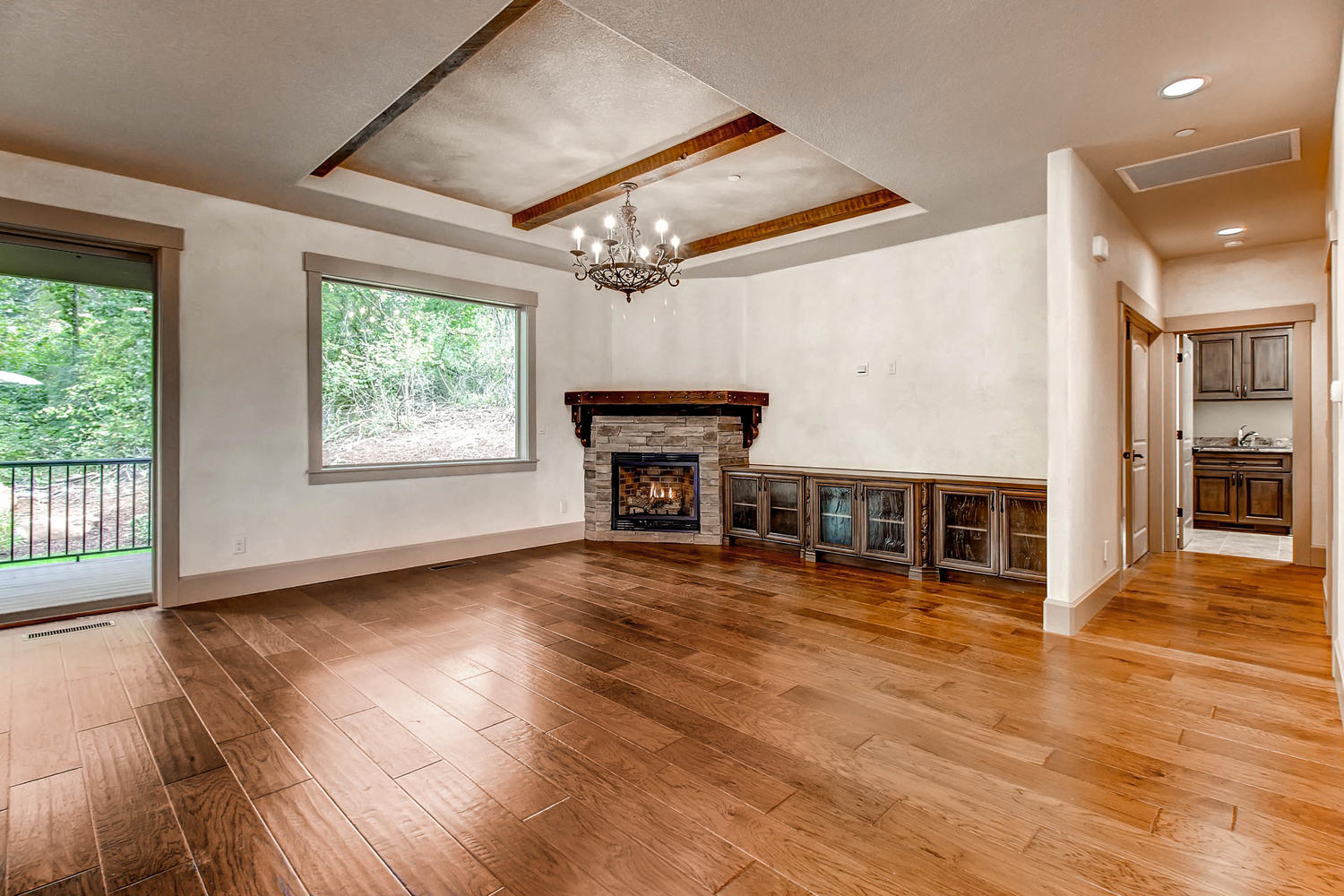 450 Augusta st se Salem OR-large-005-11-Living Room-1500x1000-72dpi.jpg