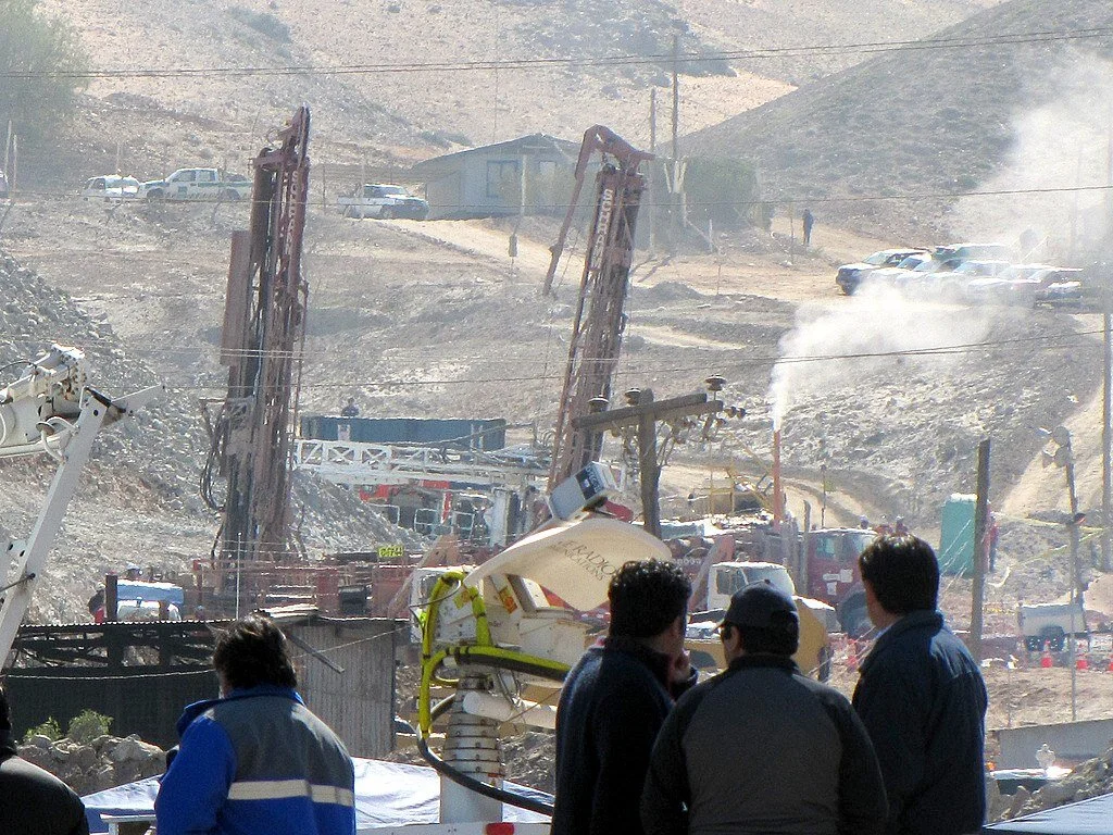 1024px-Mina_San_José_de_Copiapó_en_2010.jpg