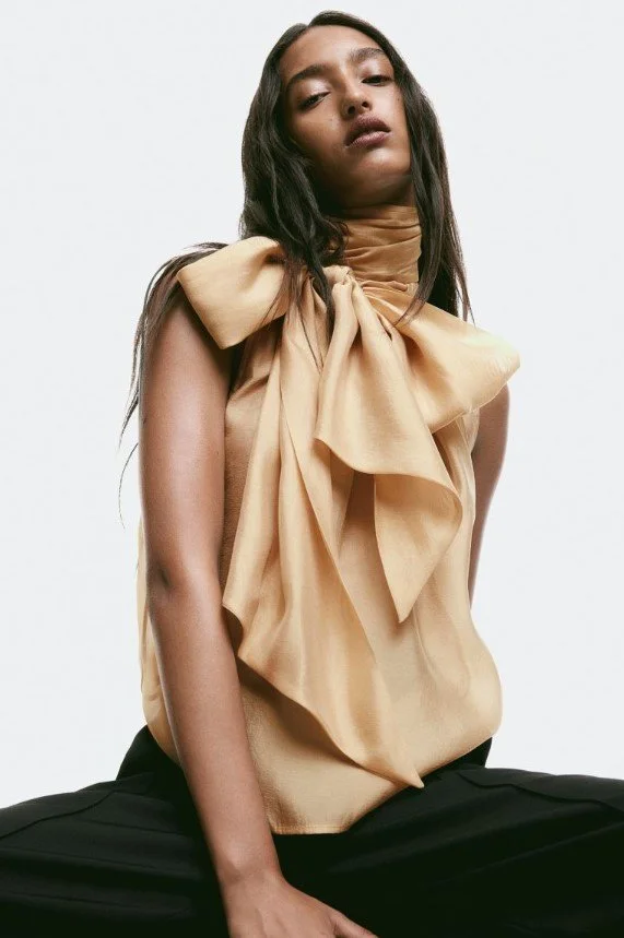 BOW SLEEVELESS BEIGE BLOUSE 01.jpg