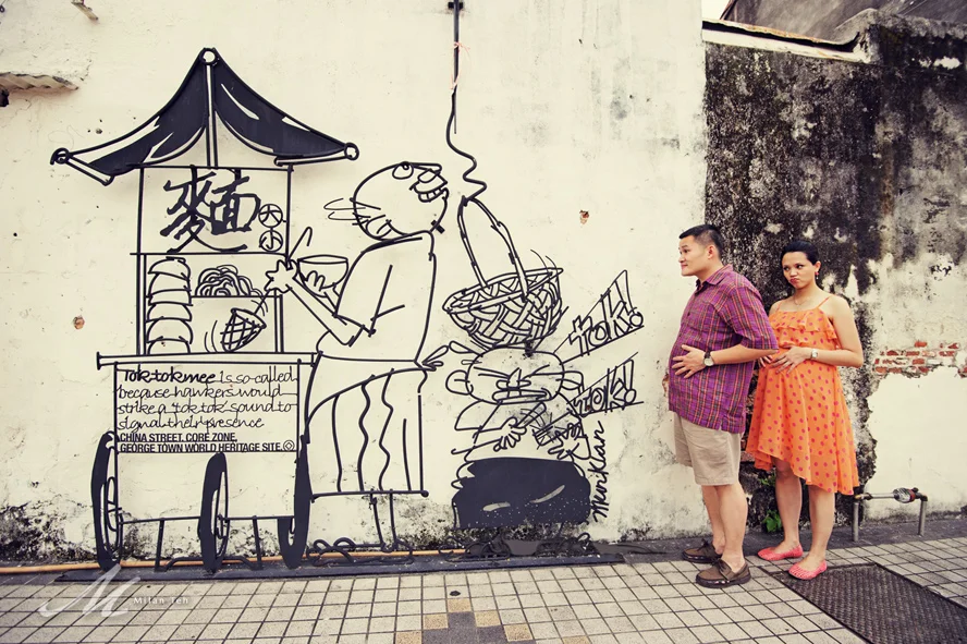 creative-maternity-portrait-with-street-art-penang
