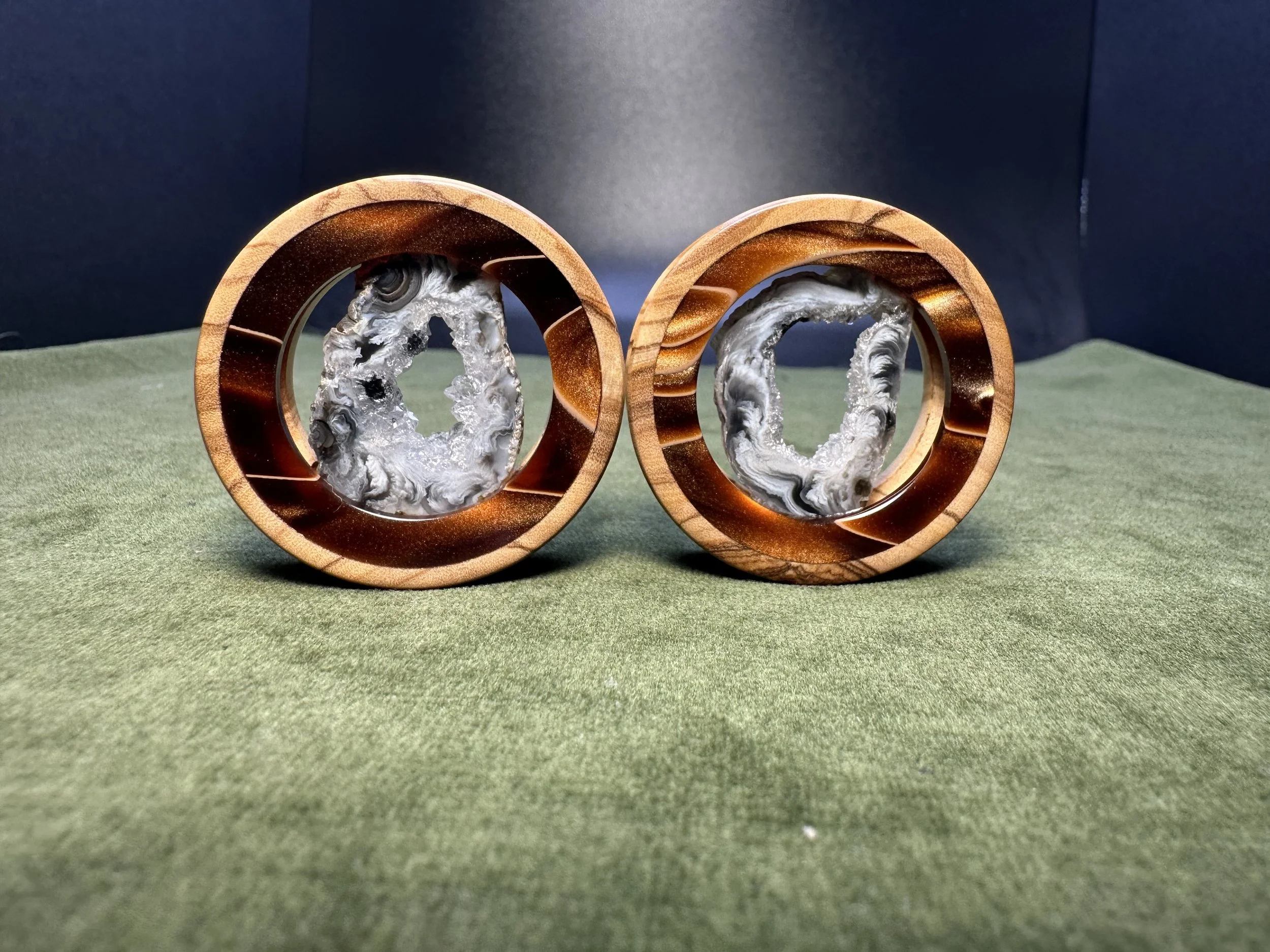 1 1/2” olivewood with geode and gold halo
