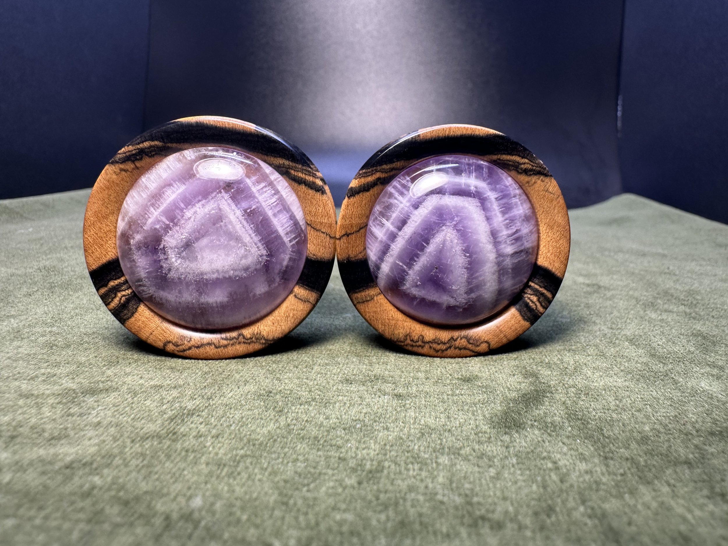 1 1/2” black and white ebony with chevron amethyst