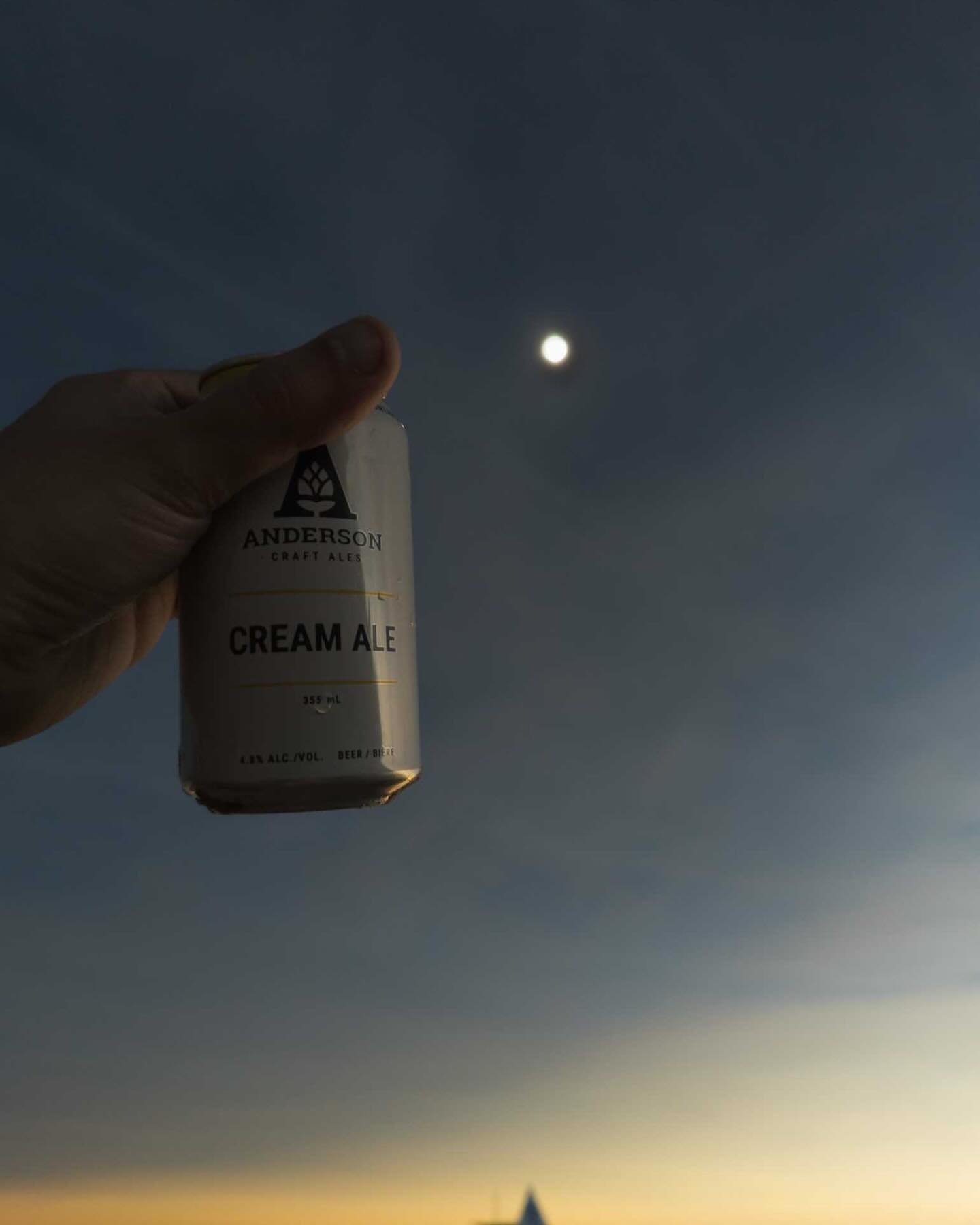 Happy Eclipse day from here at Andersons!

Hope you had a crushable Anderson Cream Ale today 

We will see everyone back on Wednesday for Run club and a reminder that we will have @hockeyhelpsca beers will be restocked!!