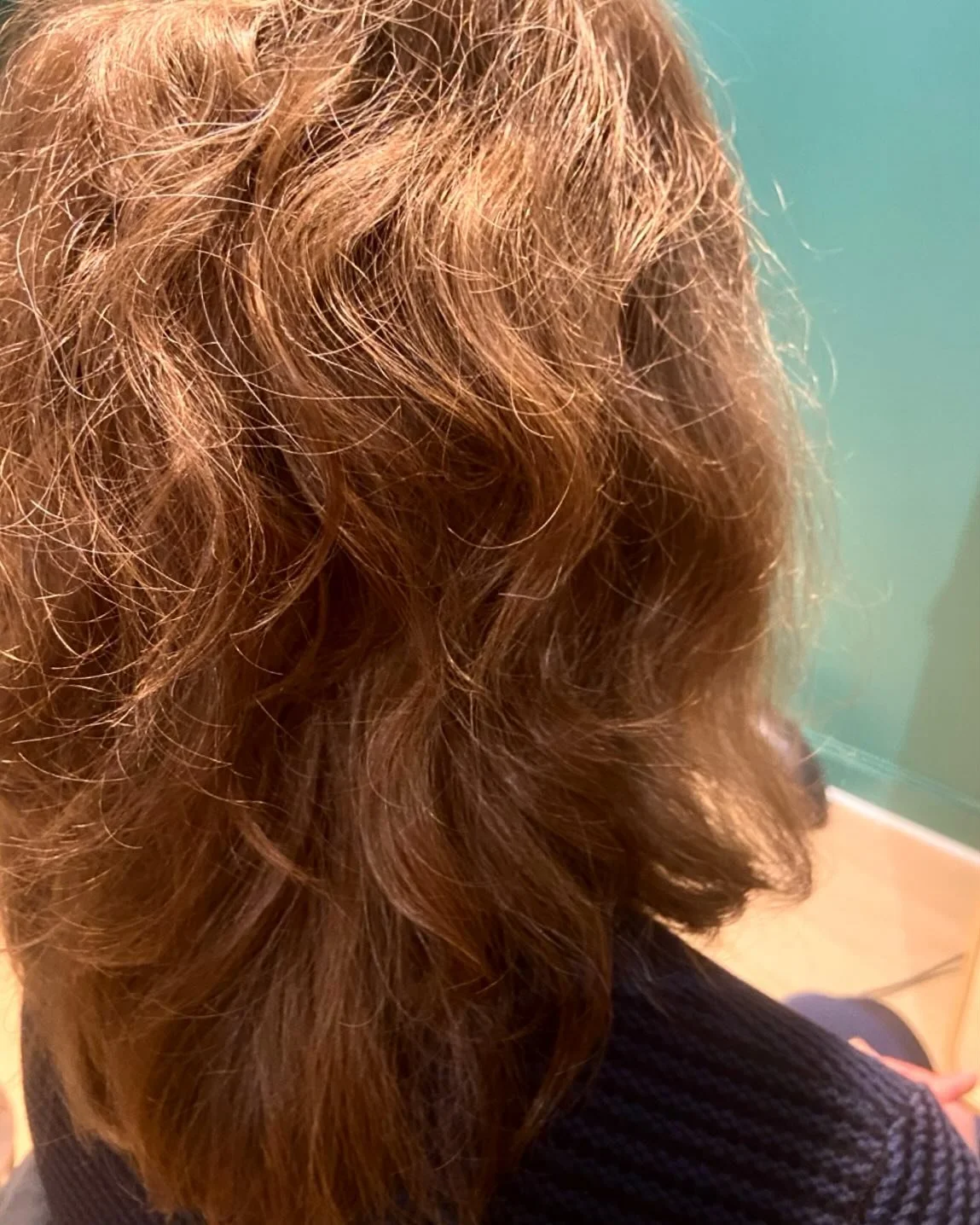 Luonnonkiharan hiuksen kerrostus on nyt juttu @margitngangjoh @kerrostetuthiukset #pitk&auml;thiukset #porrastetuthiukset #kiharathiukset