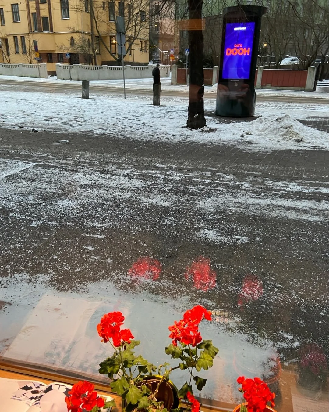 Ensilumi Maffissa❄️Sis&auml;ll&auml; kampaamossa niiin l&auml;mmin fiilis maisemista nauttiessa.