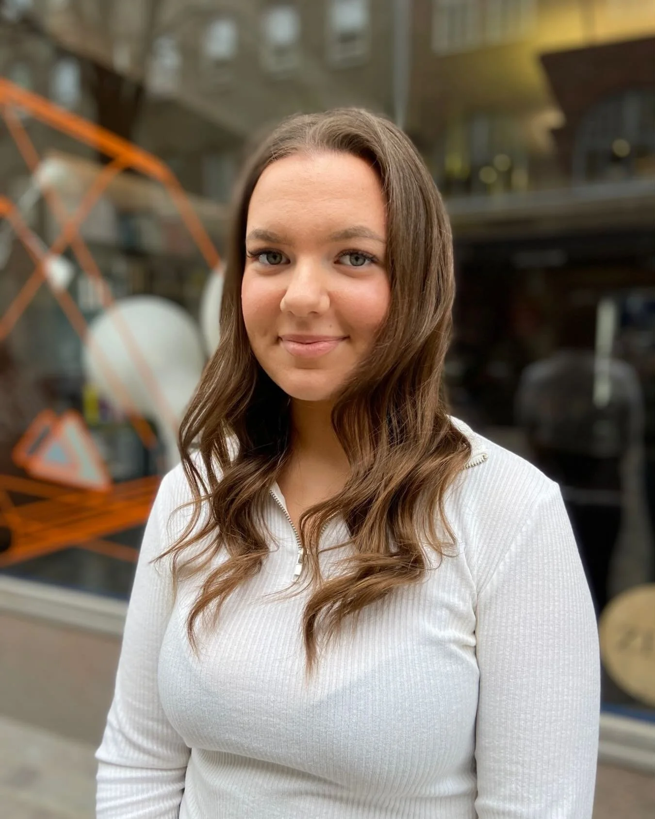 Bronde on uoea ja kiilt&auml;v&auml; ja hiuksesi nauttii. Tyvi kest&auml;&auml; aikaa ja #hiustenv&auml;rj&auml;ys jalostuu ajassa kauniisti. Selke&auml; yhden tai usean mixin #bronde tai #brondebalayage on viehke&auml; ja up to day  just nyt. @margi