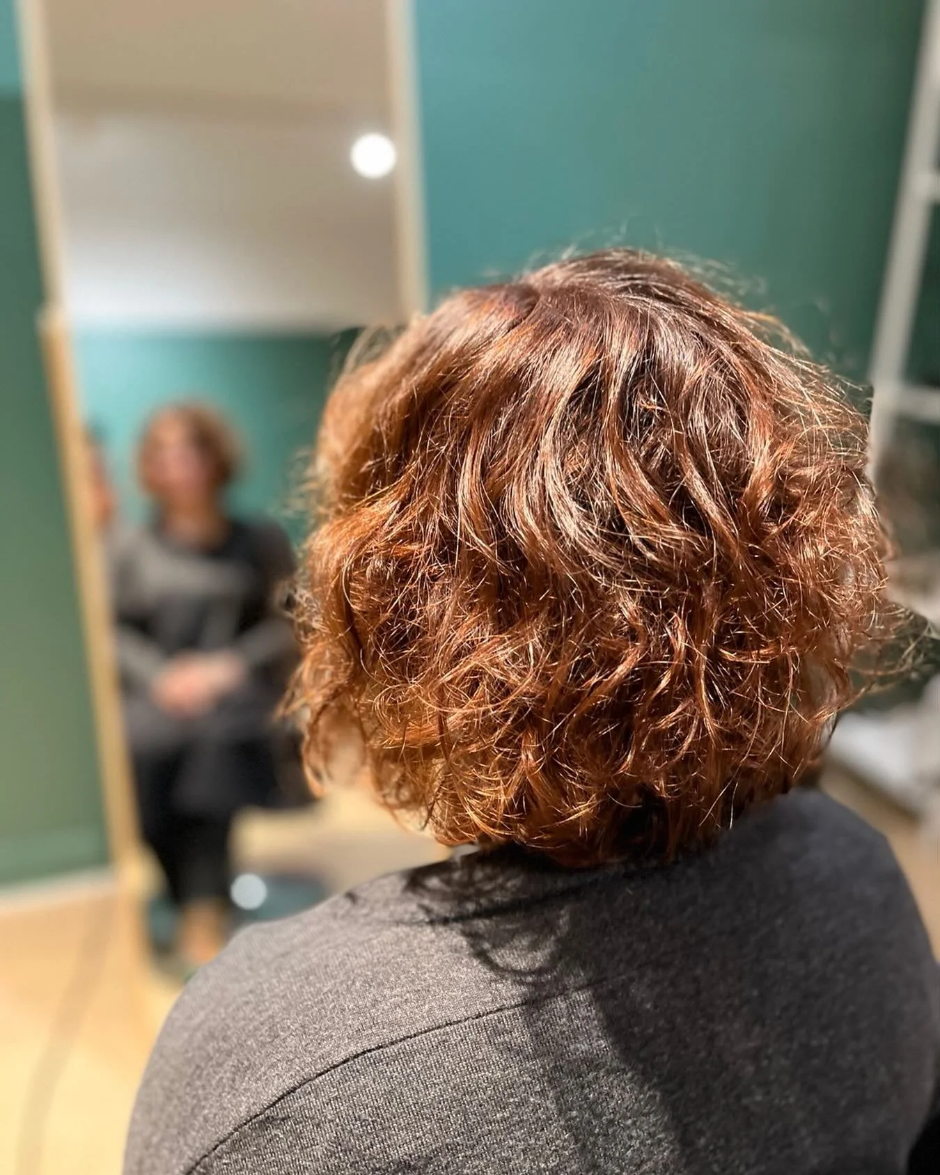 Kiharaa kuparia #curlycopperhair #curlyhair #kiharathiukset #moniv&ouml;rikiharat #suklaav&auml;ri