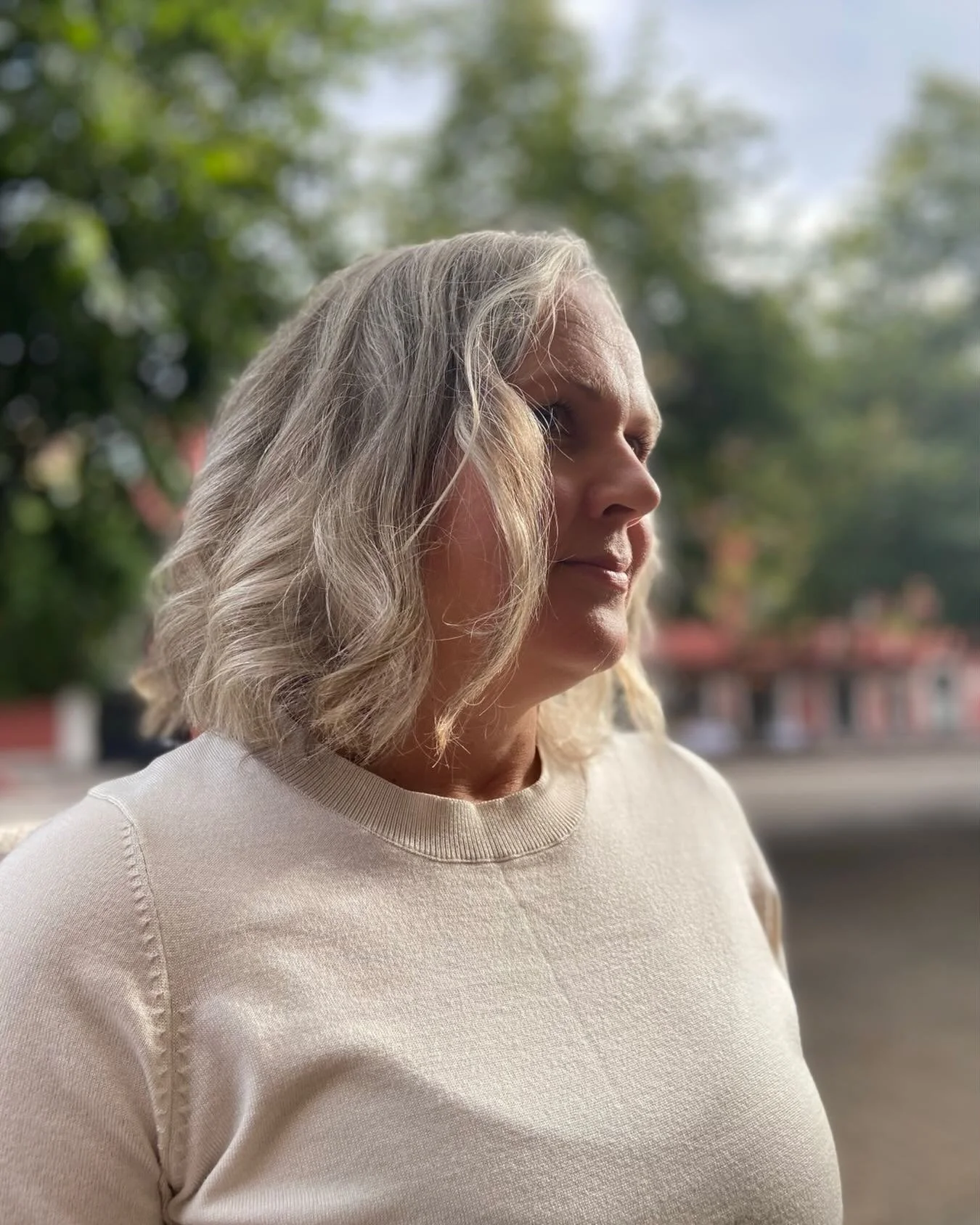 Harmaa on kaunis luonnollisena sek&auml; s&auml;vytettyna, kun leikkaus on up to date @margitngangjoh