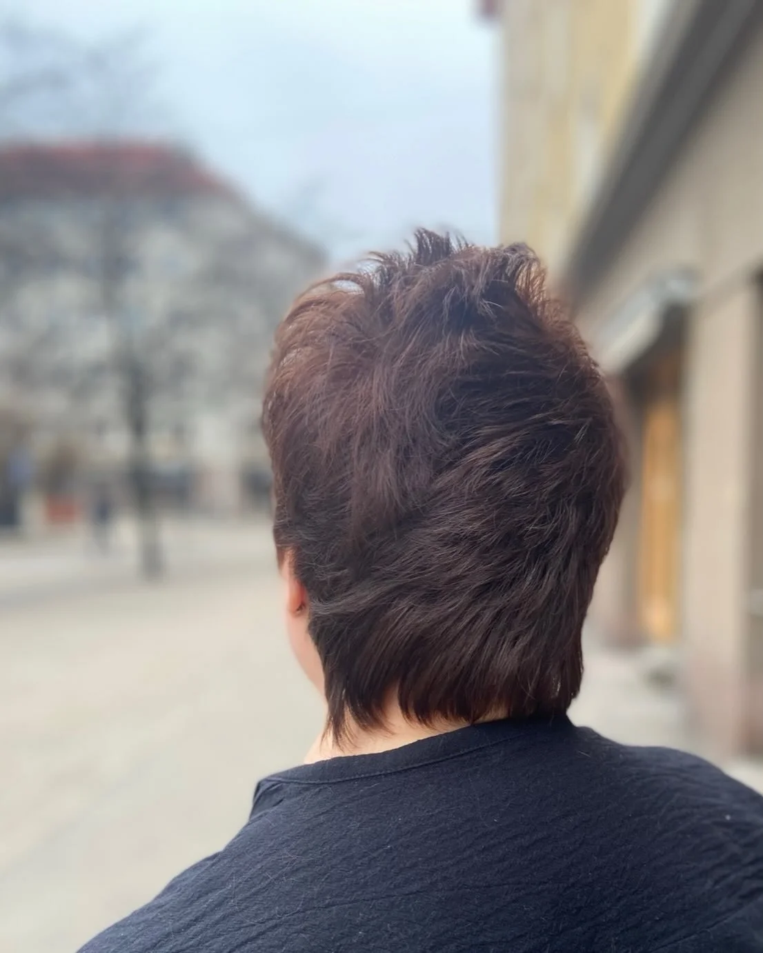 Mohawki fiilis tuuheaan kiharaan hiukseen toimii. Se saa kiharap&ouml;rr&ouml;t kuriin @margitngangjoh