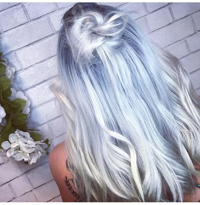 Smoky blue and blonde such a good combination 🙌🏼 done by @lee_ann5 @beautybyleeann