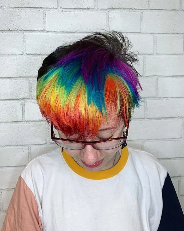 🌈 &bull; by @beauty.by.brooke15 &bull;
#licensedtocreate #pulpriothair #rainbowhair #arlingtonheights #behindthechair
