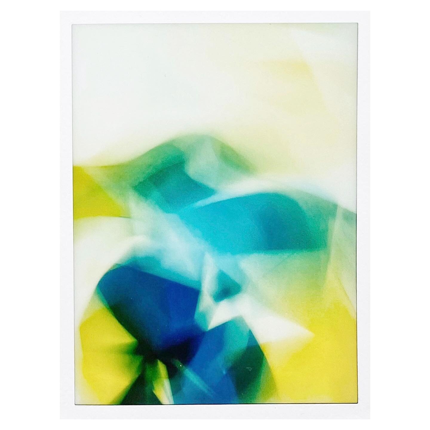 Bright fresh colours for a grey day.

#cameraless #cameralessphotography #lenslessphotography #abstractphotography #abstractart #colourfield #colorfield #nonobjectiveart #experimentalphotography #instax #instantfilm #experimentalphoto #heyfsc #filmli