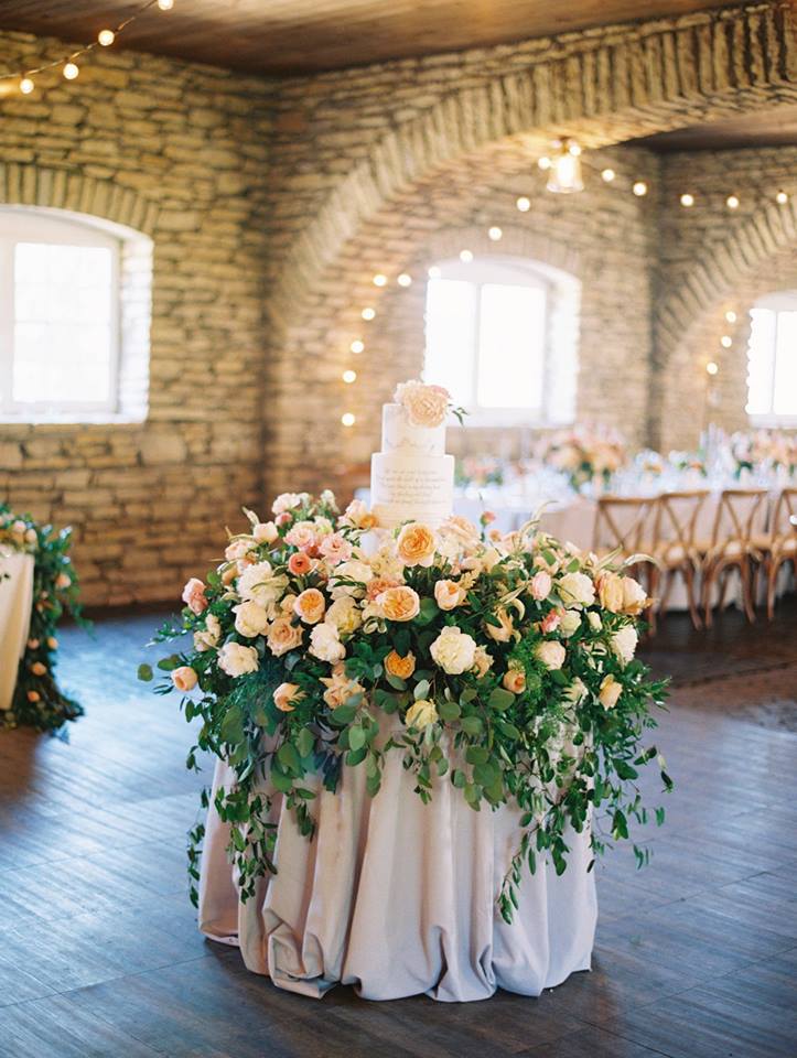 Mayowood-Stone-Barn-Wedding-Reception-Cake-Rochester-MN.jpg