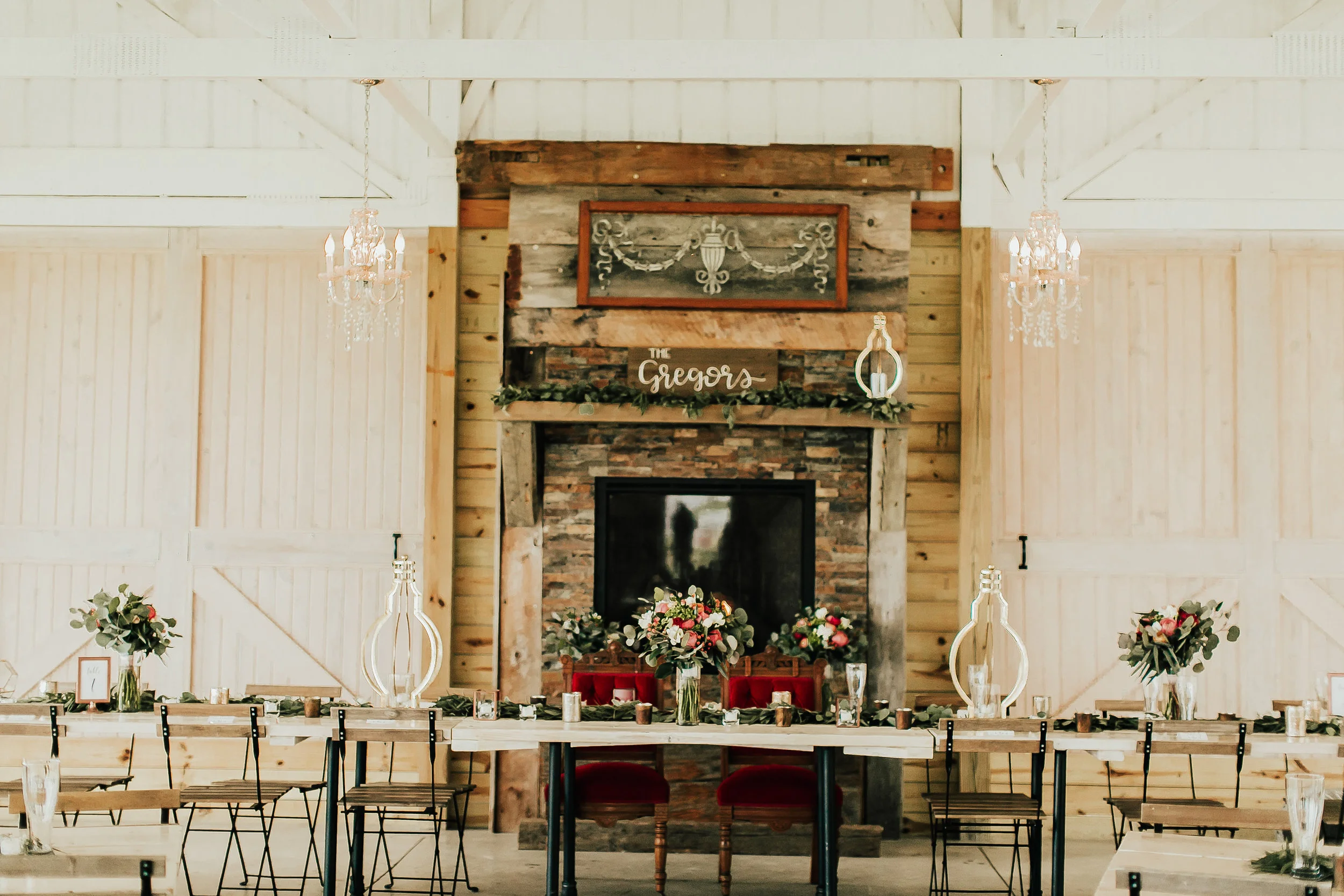 Legacy-Hil-Farm-Wedding-Reception-Head-Table-MN.jpg