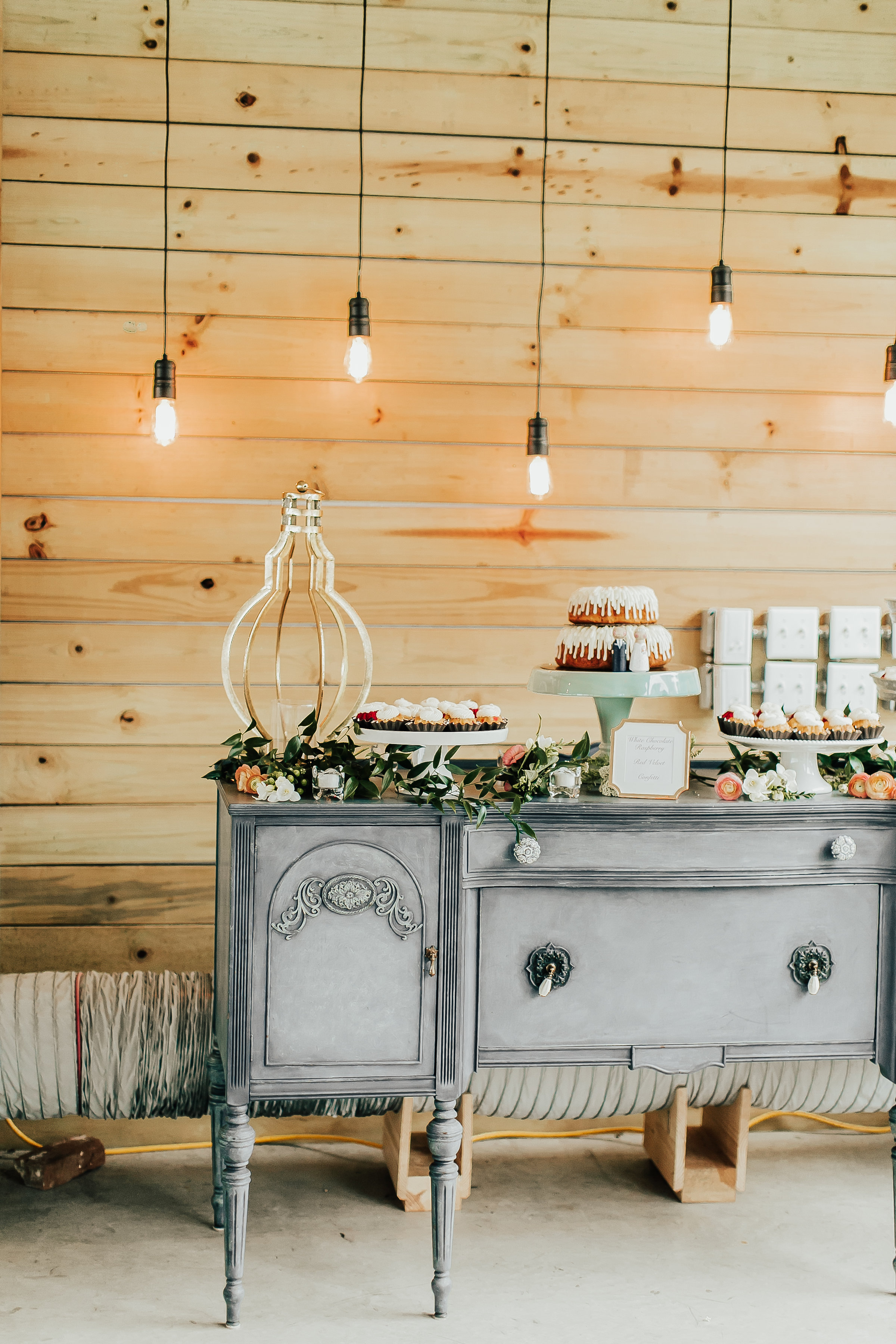 Legacy-Hil-Farm-Wedding-Reception-Dessert-MN.jpg