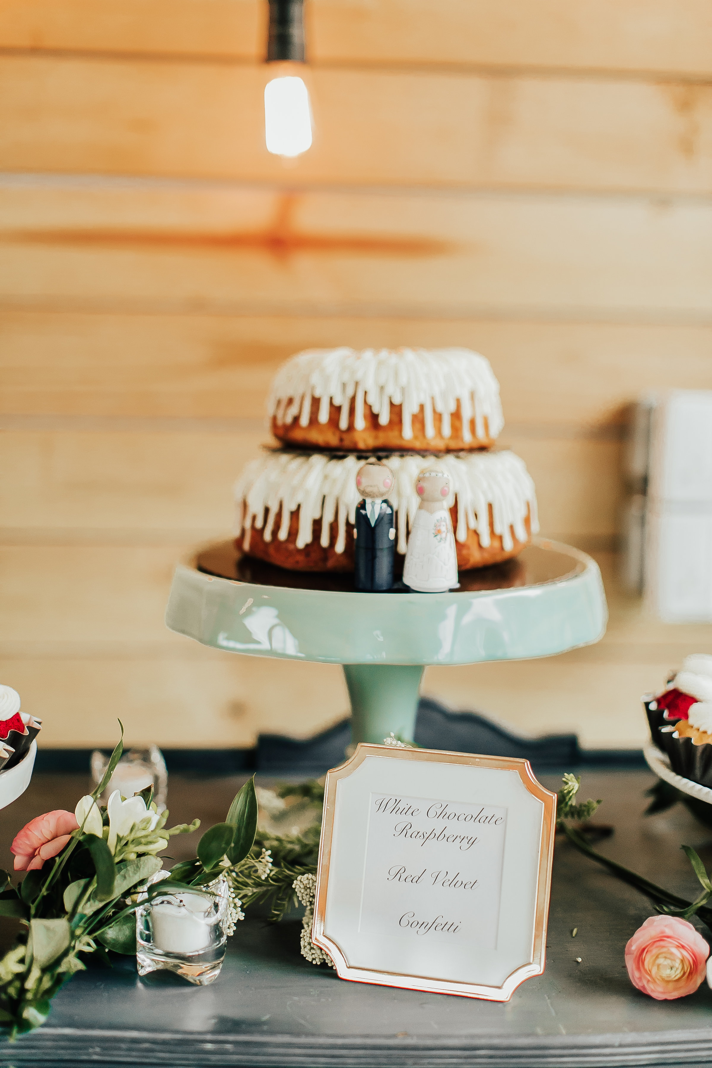 Legacy-Hil-Farm-Wedding-Reception-Cake-MN.jpg