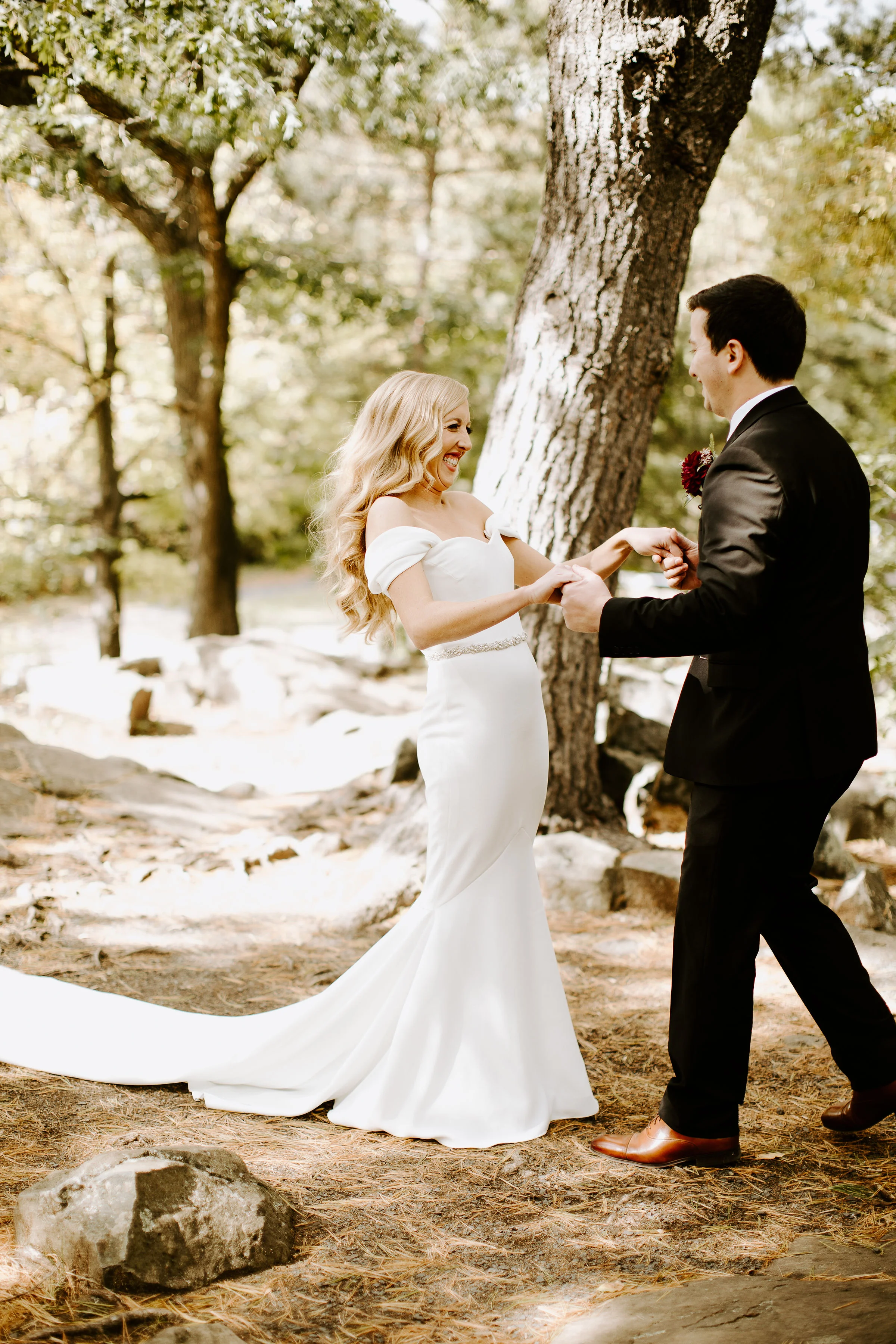 Winehaven-Winery-Wedding-First-Look-Minneapolis-MN.jpg