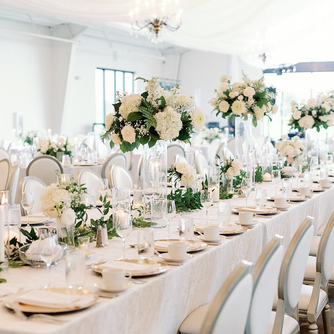 Head table goals 😮&zwj;💨

photo @maritwilliamsphoto