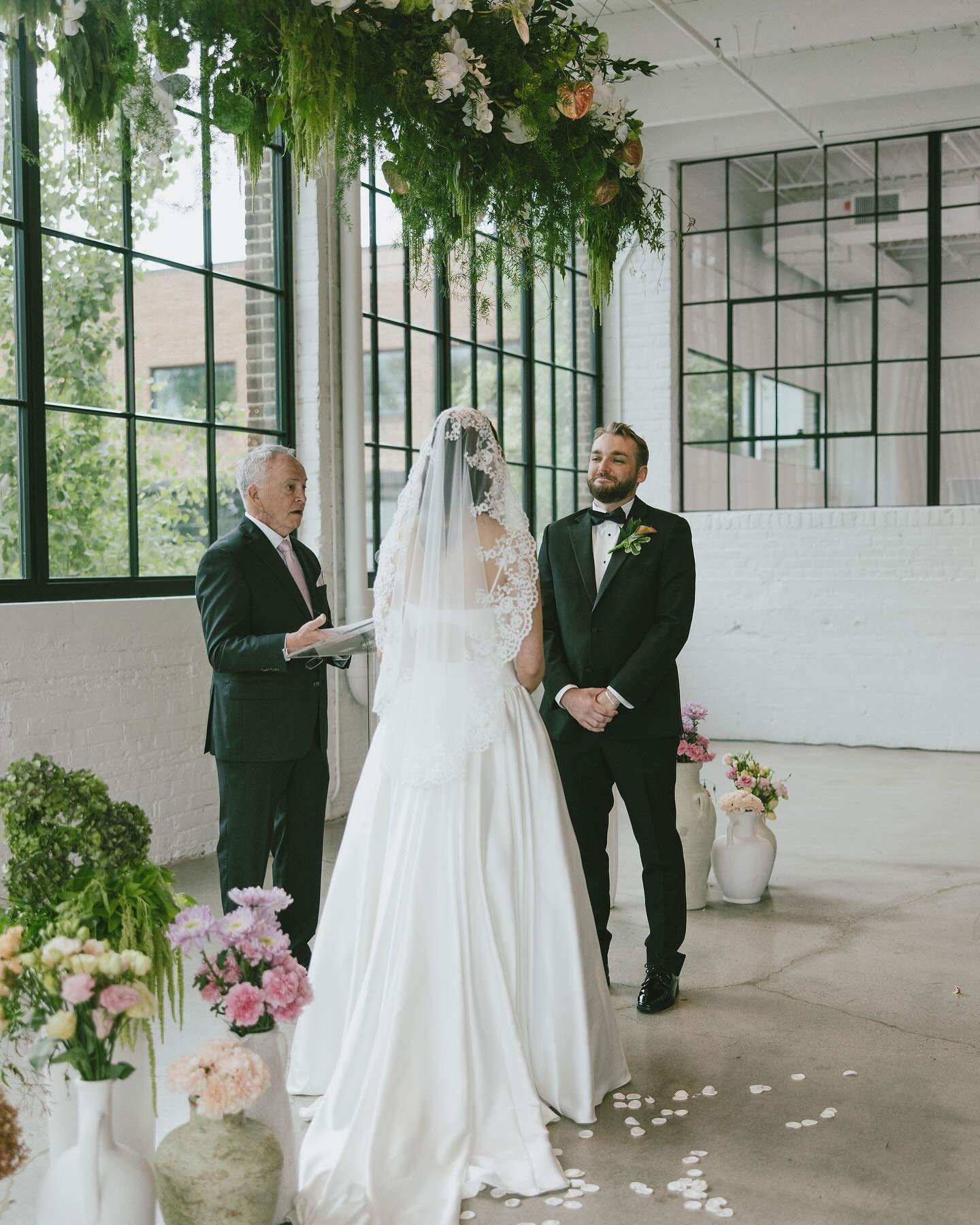 It&rsquo;s official&hellip; wedding season is here! We kicked things off last weekend with Jennifer &amp; JT at @thewhimevents ✨

photo @anniewilcoxphotography
