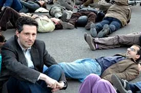 Schiffer András tüntet a hajléktalanokat sújtó intézkedések ellen, 2011