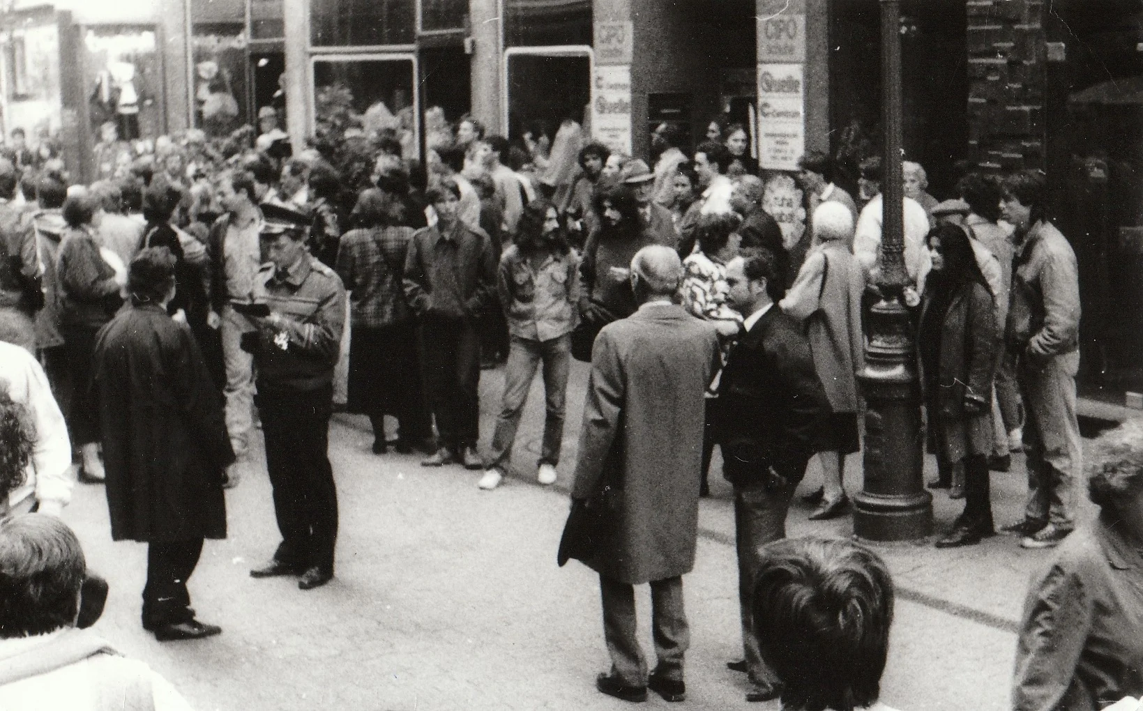 1988. október 23. Még tilos volt. Pákh Tibor tiltakozik