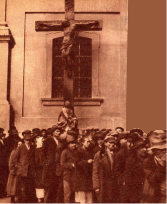 Alamizsnaosztás a Ferenciek terén 1930-ban Szegények a Horthy-korszakban is voltak De az alamizsnaosztást lefényképezni nem volt tilos