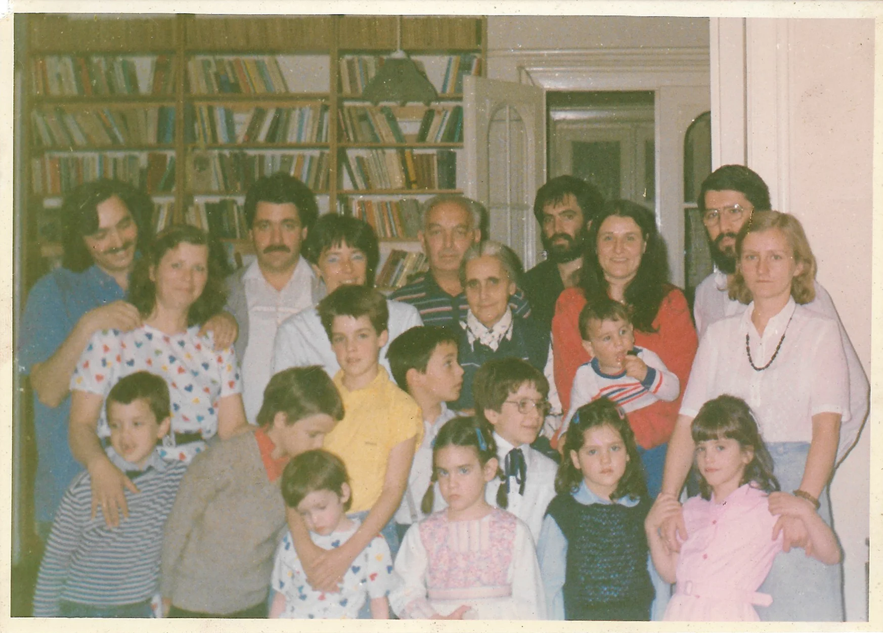 Győri György és Hermann Ágnes fiaikkal, menyeikkel és unokáikkal, 1987-ben
