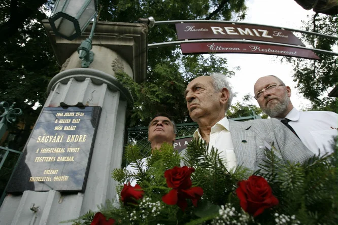 2007-ben újra elhelyezték Ságvári Endre emléktábláját halálának helyszínén
