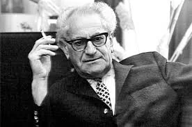Fritz Bauer hesseni főállamügyész. A támadások ellenére haláláig (1968) hivatalában maradt