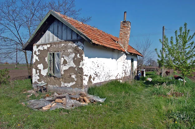 Ebben a házban élt Hajdú Imre, „a mindszenti beteg”, aki 2007. április 6-án meghalt a mentőautóban