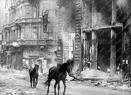 Kígyó utca – Váci utca sarok, 1945 február