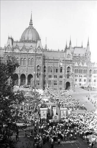 A budapesti Világifjúsági Találkozó záróünnepsége a Kossuth téren, 1949. augusztus 20.