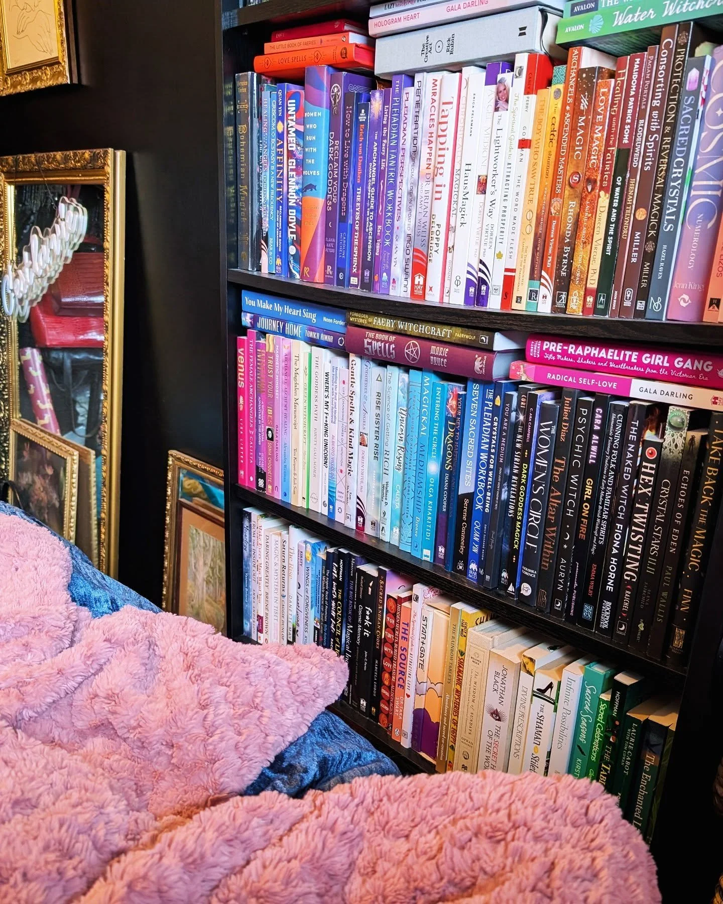Just a Sunday getting over Saturday 👻&hearts;️&hearts;️

#bookshelf #rainbowbooks #spiritualbooks