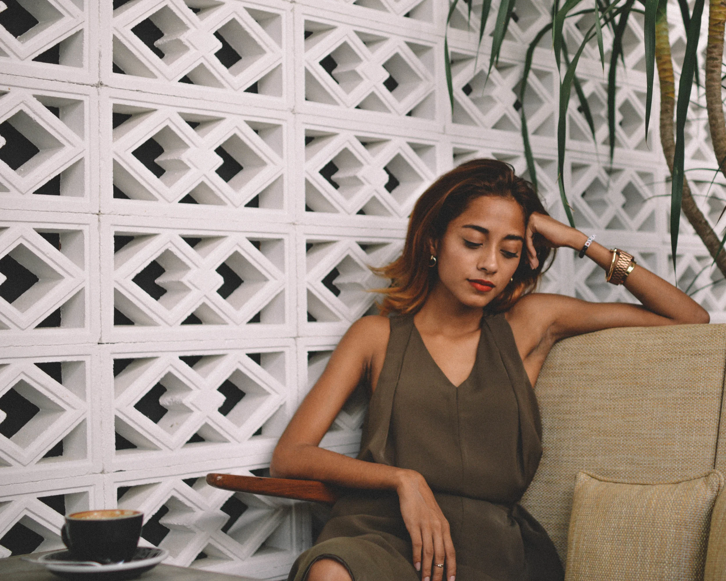 Of green hues and coffee