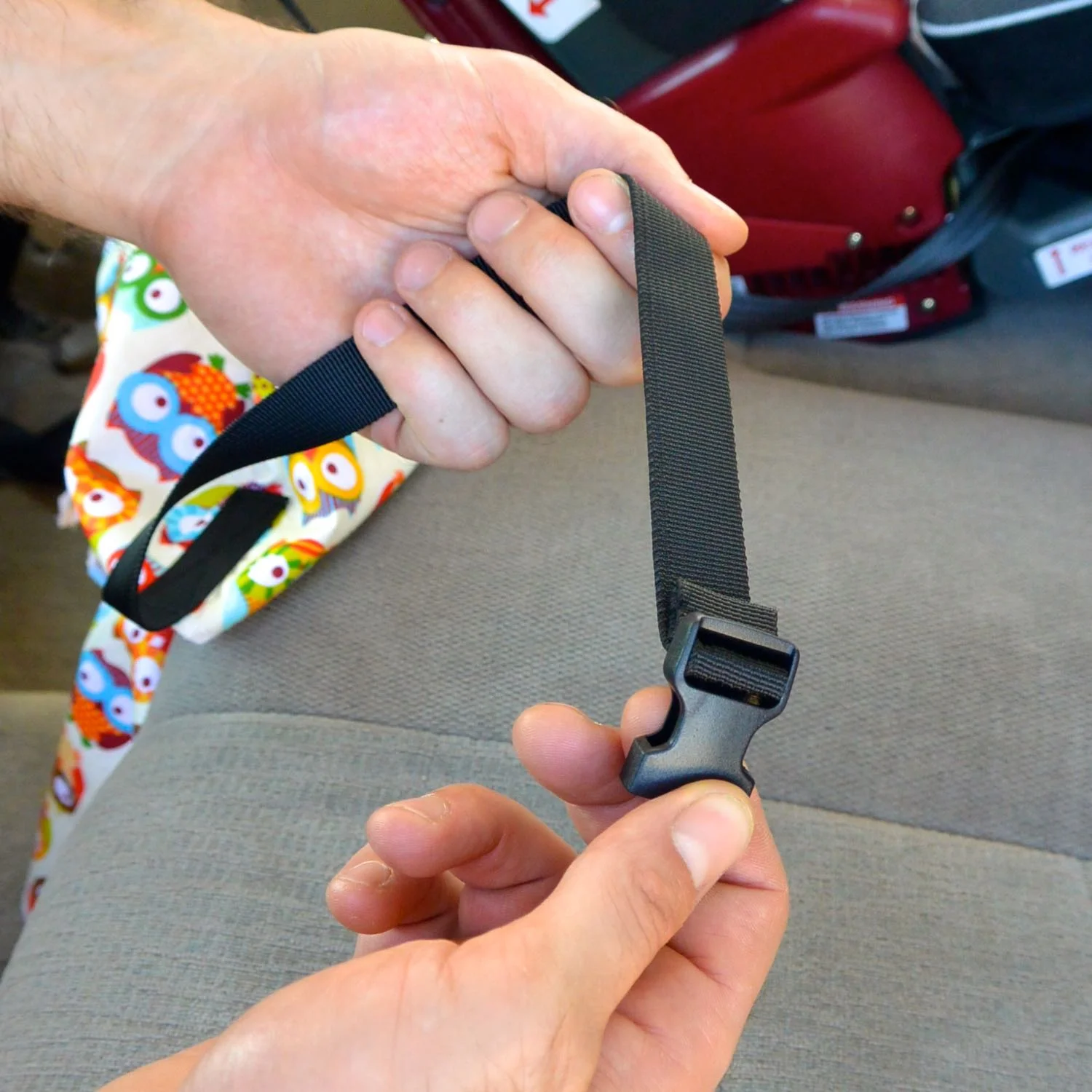 Step 2: Expand the straps all the way.