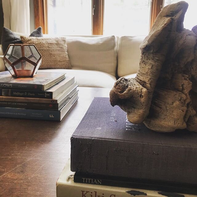 The @eilersen sofa, heritage oversized coffee table with plenty of books, and found Great Lakes driftwood sculpture from the beach near #charlevoix .
.
.
#householdmuses #householdmuseschallenge #creativity #joy #quarintine #creative #interiordesign 