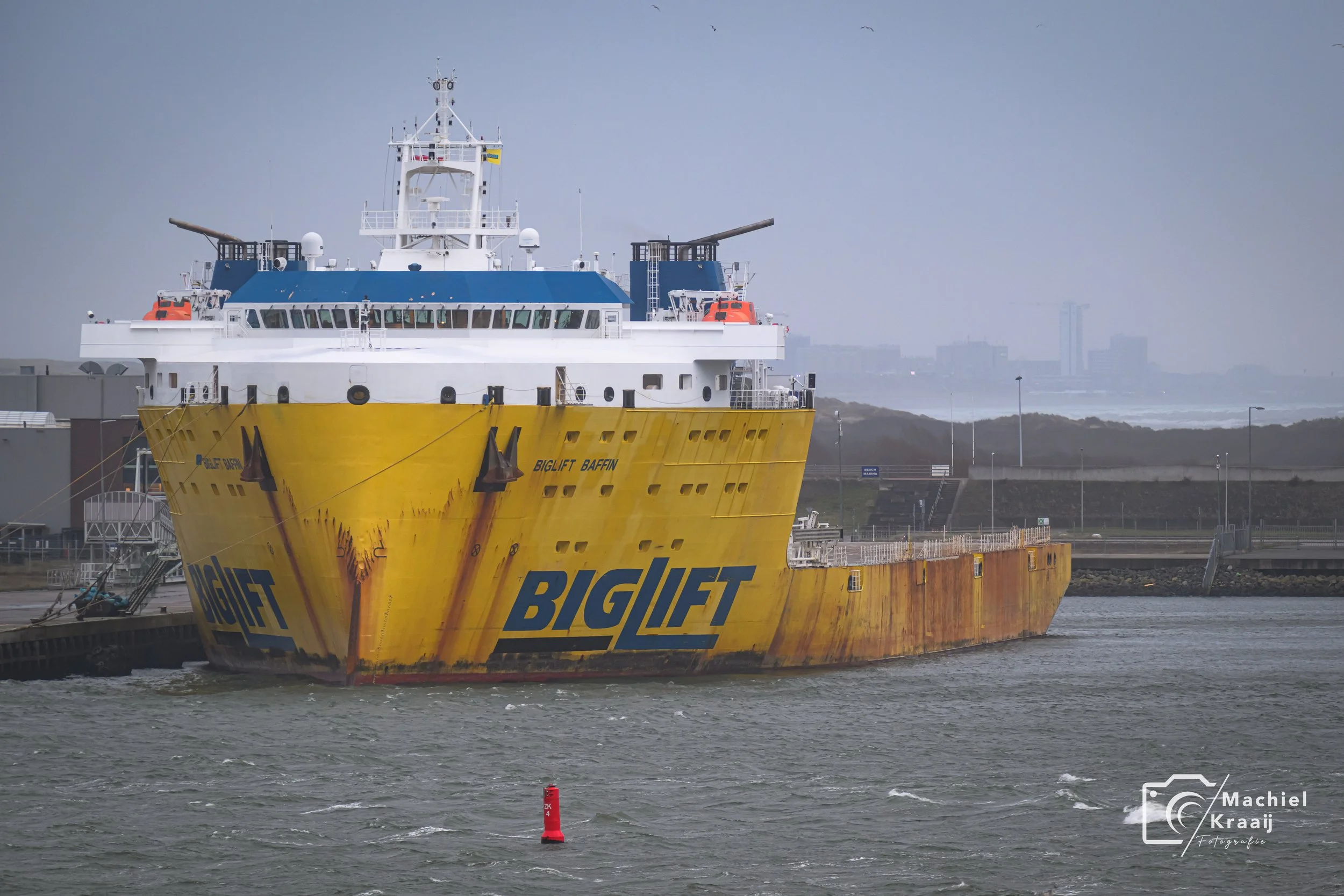 BigLift Baffin in de IJmondhaven 28-02-2026