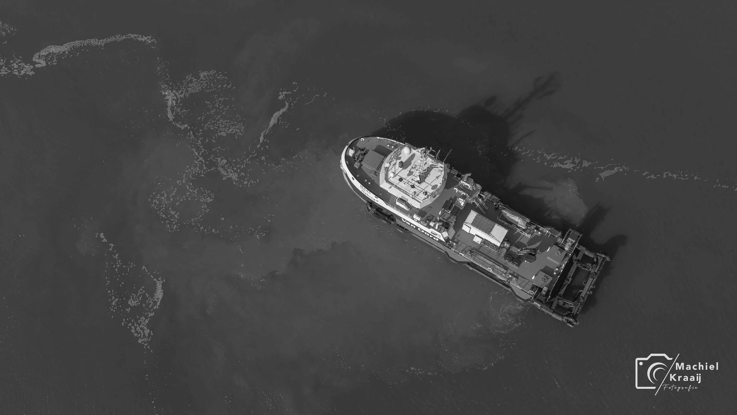 De Maas van Van Oord tussen de pieren 04-03-2026.