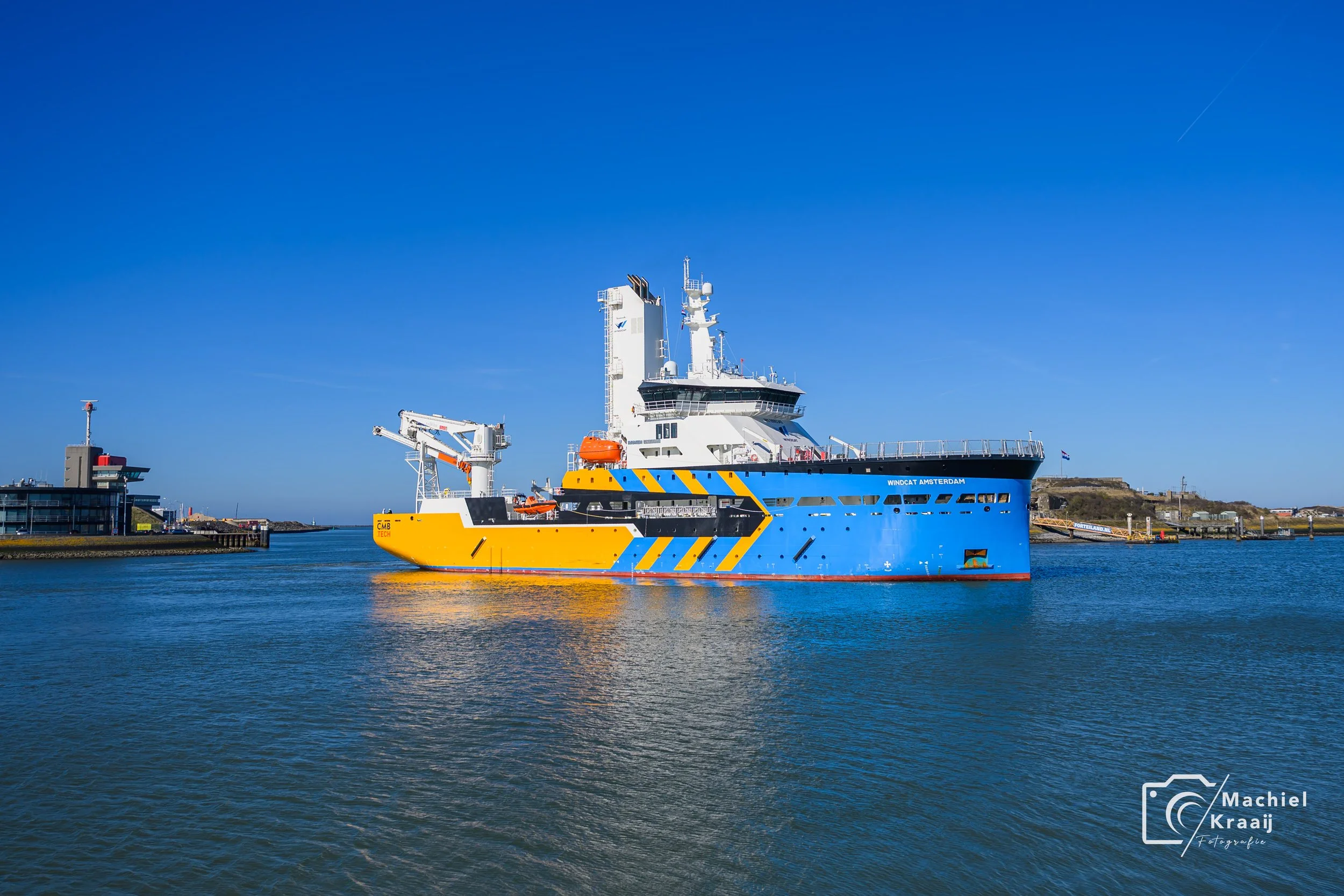 Windcat Amsterdam vanuit IJmuiden door de Noordersluis naar Amsterdam 18-03-2026