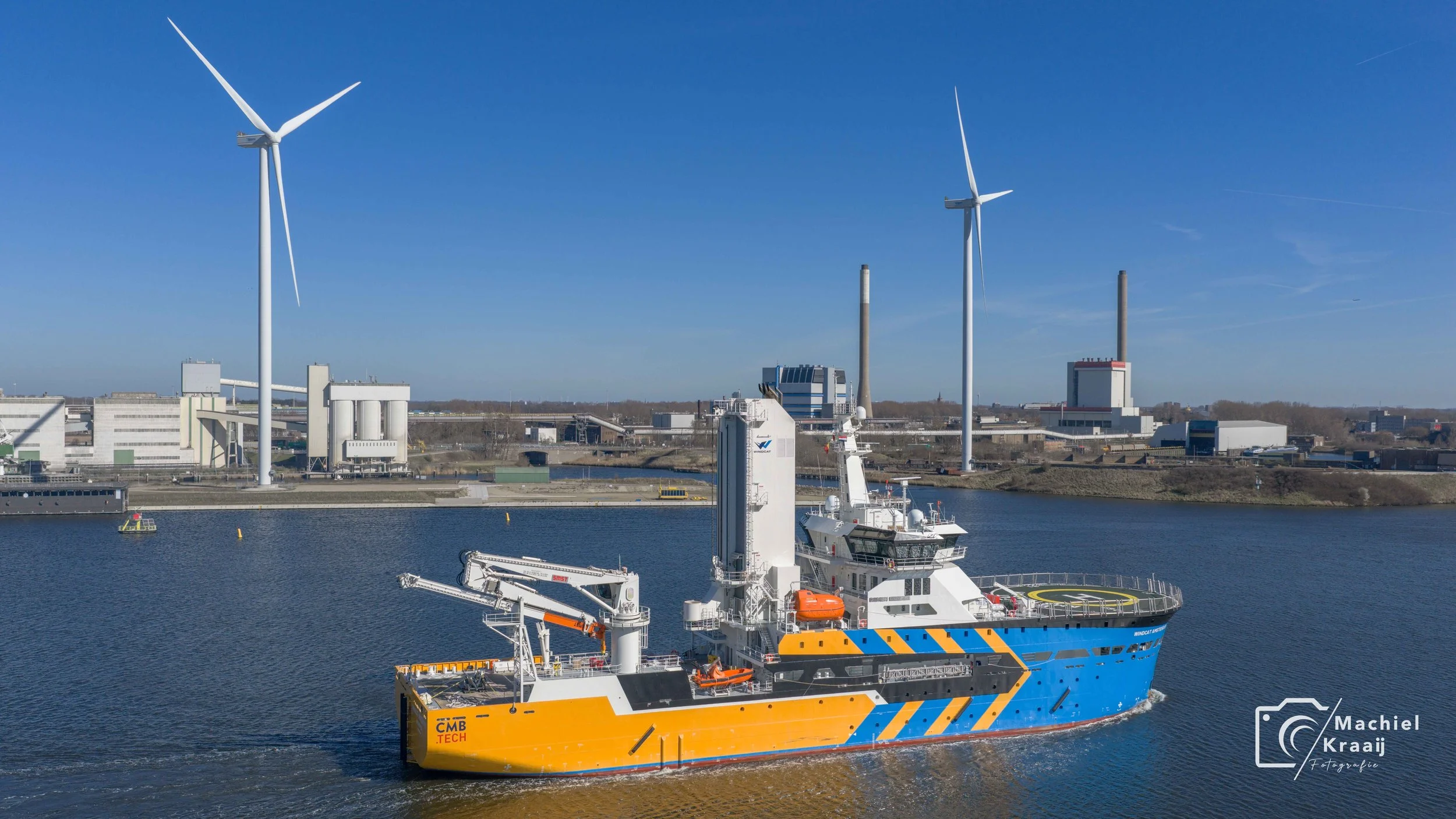 Windcat Amsterdam vanuit IJmuiden door de Noordersluis naar Amsterdam 18-03-2026
