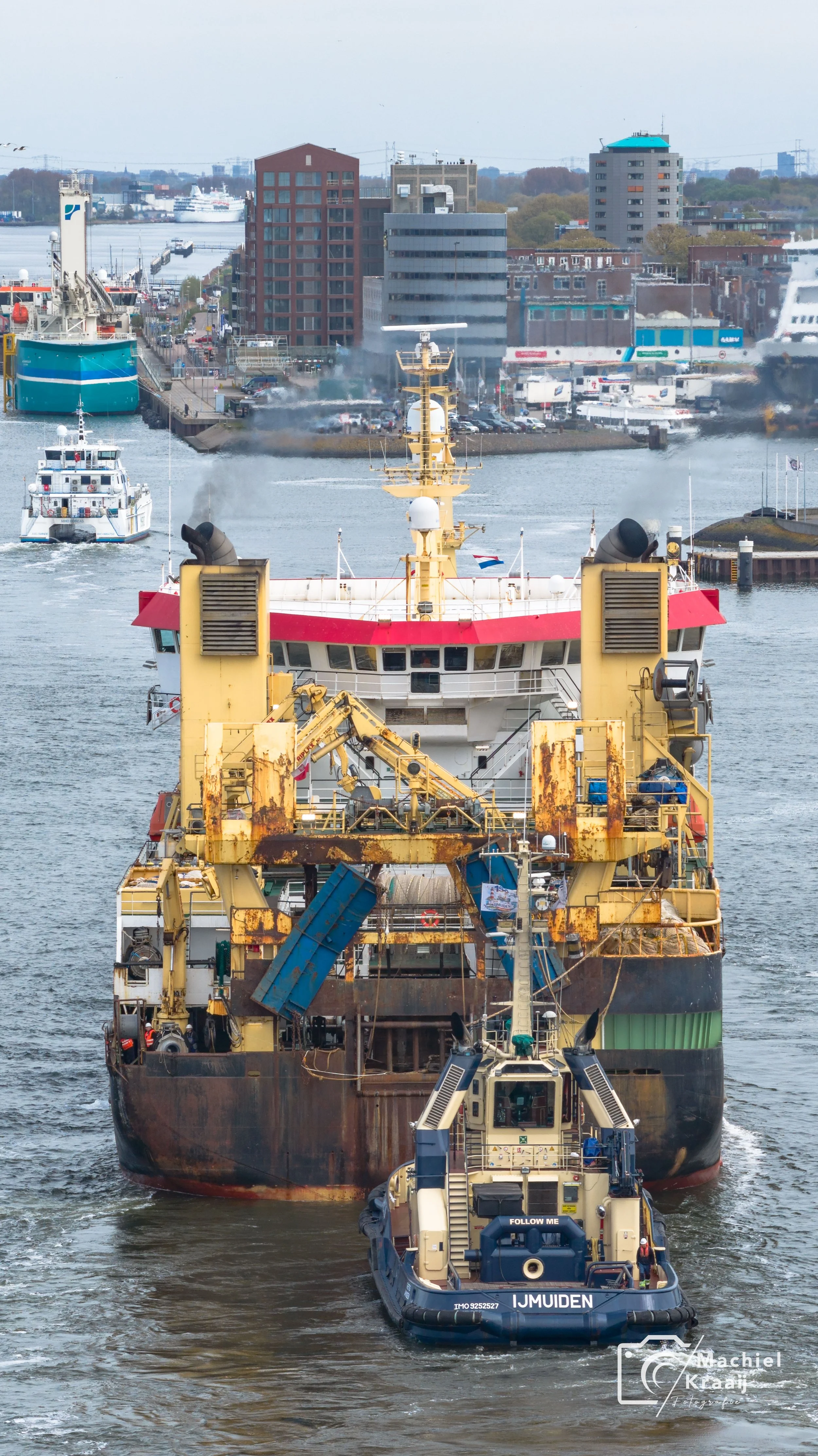 Annelies Ilena komt na een visreis weer aan in IJmuiden 27-04-2026