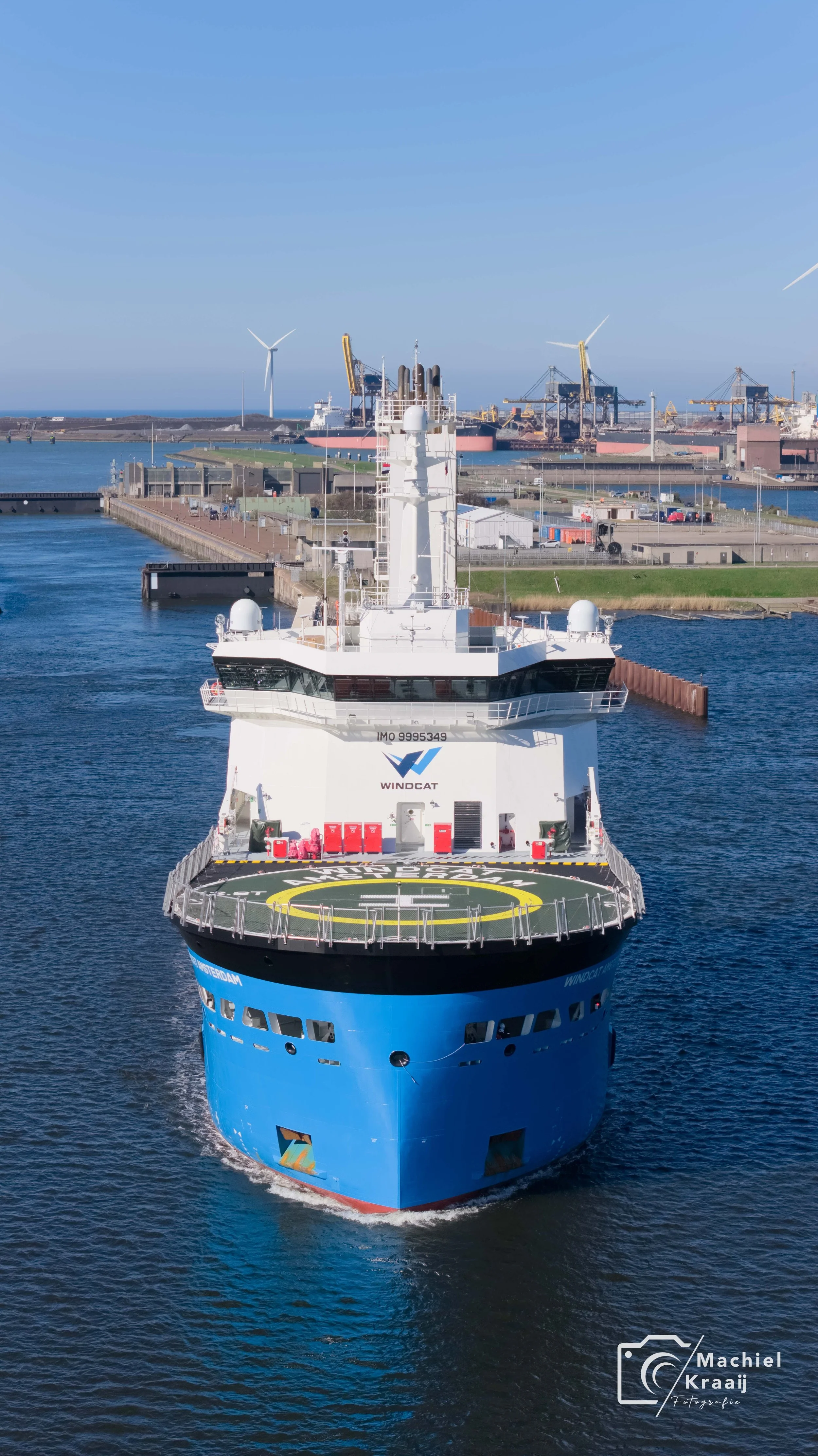 Windcat Amsterdam vanuit IJmuiden door de Noordersluis naar Amsterdam 18-03-2026