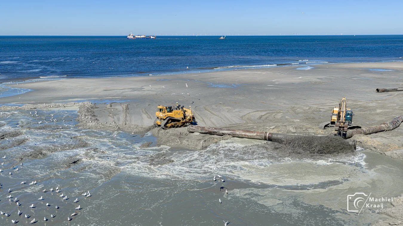 Zandopspuiting strand Heemskerk 01-mei 2026
