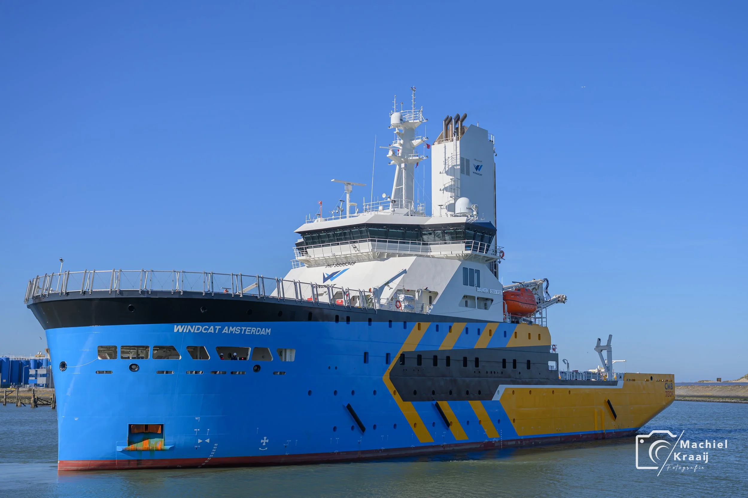 Windcat Amsterdam vanuit IJmuiden door de Noordersluis naar Amsterdam 18-03-2026