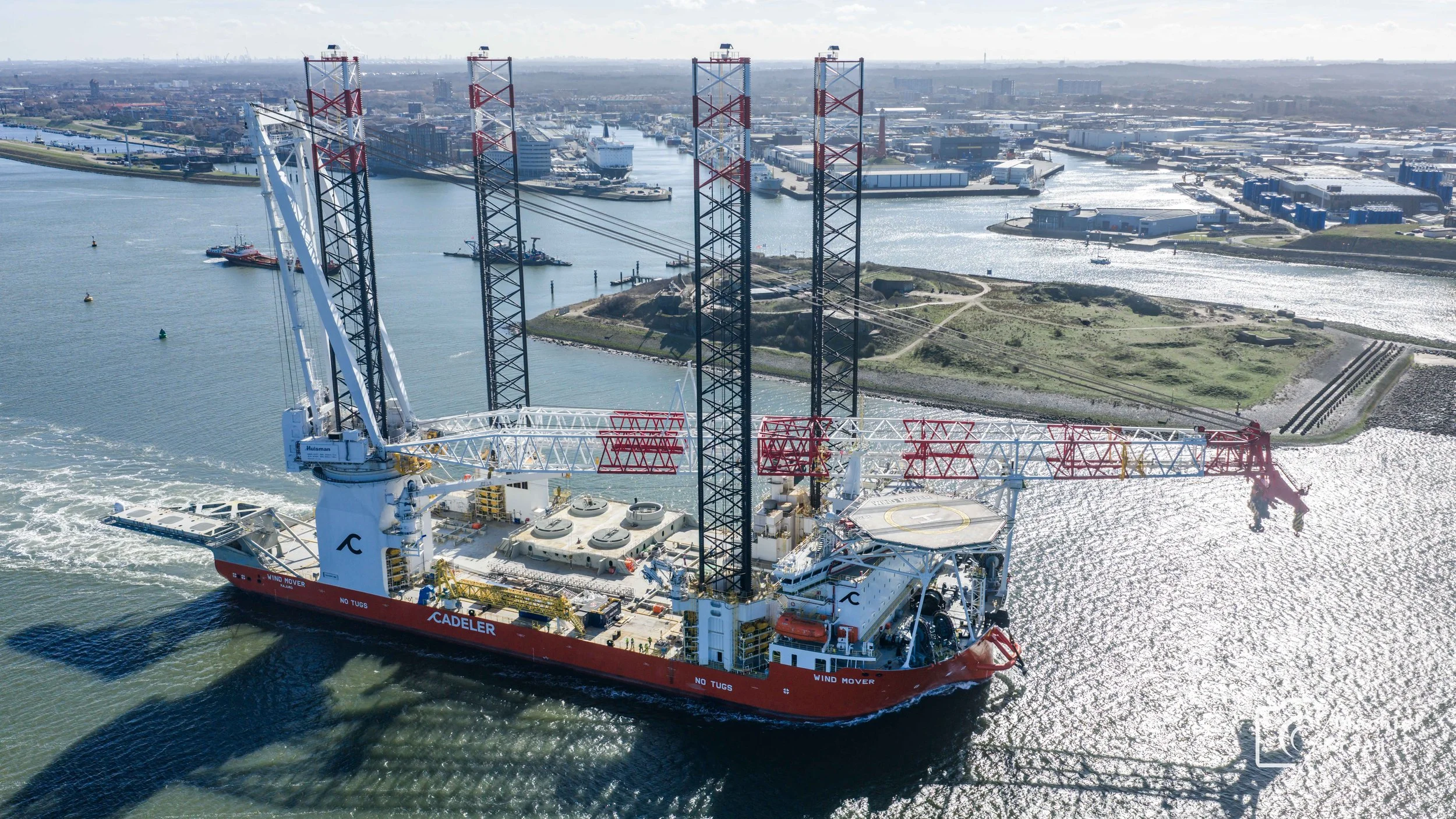 Wind Mover voor het forteiland langs riching zee op 15 maart 2026
