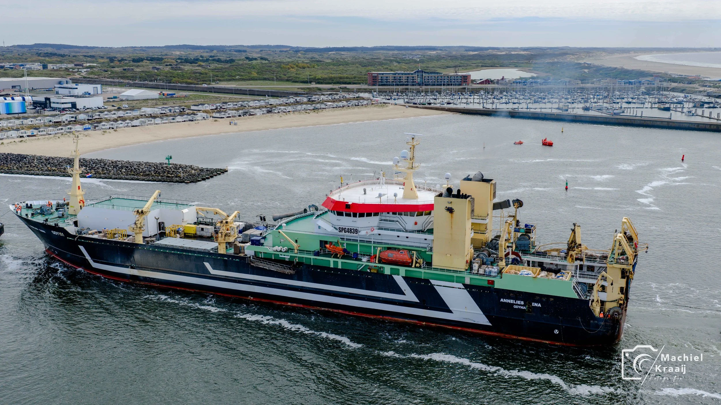 Annelies Ilena komt na een visreis weer aan in IJmuiden 27-04-2026